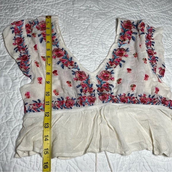 Raga Floral Embroidered Crop Top Size S
Prairie Cottage Boho Country Western - Picture 9 of 9